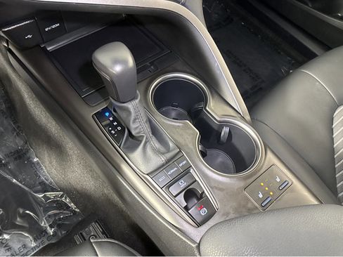 Used 2024 Toyota Camry SE image 32