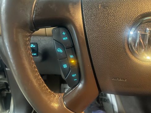 Used 2015 Buick Enclave Leather image 10