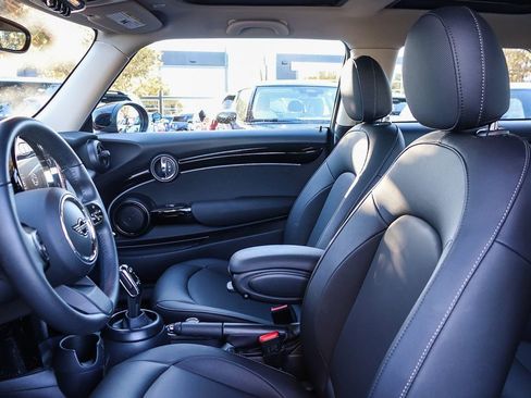 Used 2023 MINI Cooper 2-Door Hardtop image 17