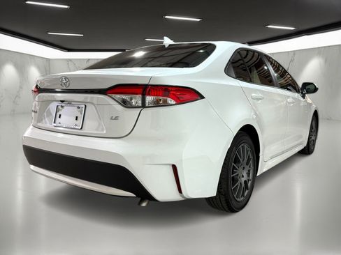 Used 2022 Toyota Corolla LE image 8