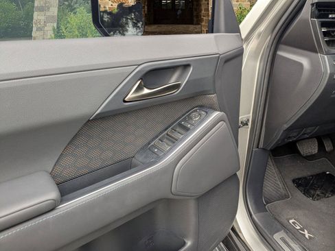 Used 2025 Lexus GX 550 w/ Cold Area Package AWD/4WD image 6