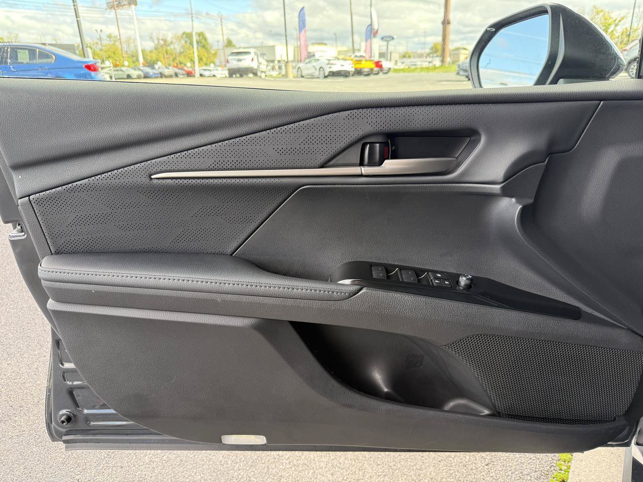 Used 2025 Toyota Camry XSE FWD image 9