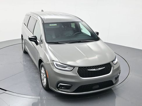Used 2025 Chrysler Pacifica Select FWD image 37