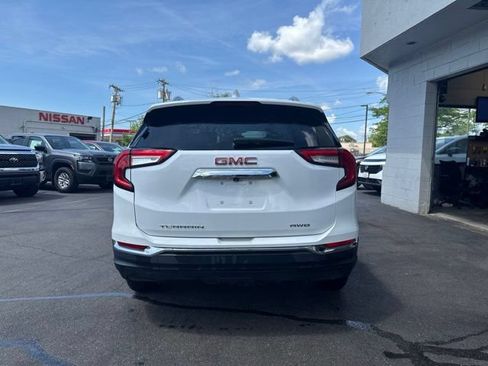 Used 2024 GMC Terrain SLT AWD/4WD image 3