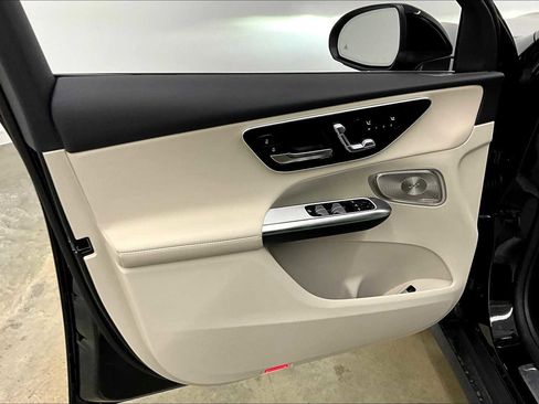 New 2025 Mercedes-Benz GLC 300 image 10