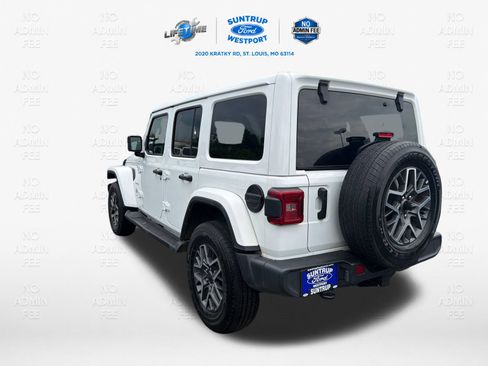 Used 2024 Jeep Wrangler Unlimited Sahara AWD/4WD image 8