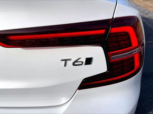 Used 2019 Volvo S60 T6 Momentum image 9