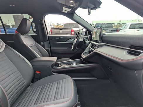 Used 2025 Ford Explorer ST-Line w/ ST-Line Street Pack image 34