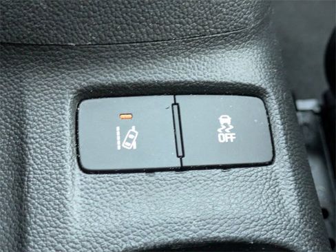 Used 2020 Chevrolet Sonic LT image 33