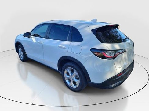 Certified 2023 Honda HR-V LX image 3