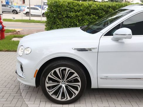 Used 2021 Bentley Bentayga image 9