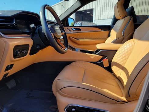 Used 2023 Jeep Grand Cherokee L Summit AWD/4WD image 11