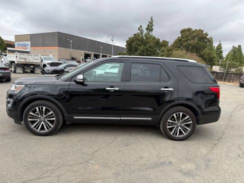 Used 2017 Ford Explorer Platinum AWD/4WD image 2
