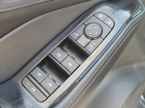 Used 2025 Nissan Rogue SV FWD image 27