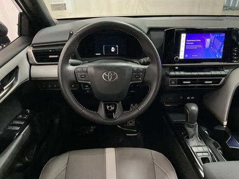 Used 2025 Toyota Camry SE FWD image 7