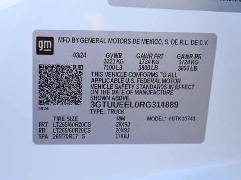 Used 2024 GMC Sierra 1500 AT4 w/ Technology Package AWD/4WD image 32