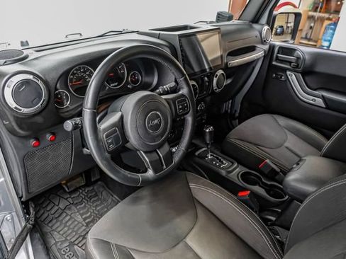 Used 2015 Jeep Wrangler Unlimited Sahara image 3