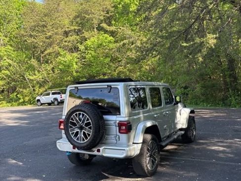 Used 2024 Jeep Wrangler High Altitude AWD/4WD image 7