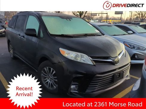 Used 2019 Toyota Sienna XLE image 1