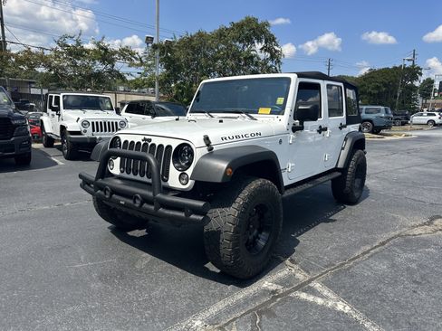Used 2016 Jeep Wrangler Unlimited Rubicon w/ Connectivity Group AWD/4WD image 4