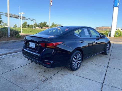 Used 2024 Nissan Altima 2.5 SV FWD image 11