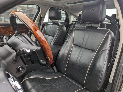 Used 2019 Jaguar XJ R-Sport image 14