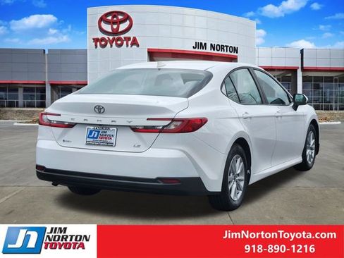 Used 2025 Toyota Camry LE image 5
