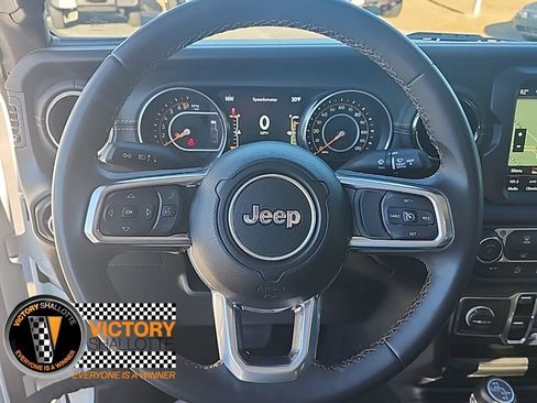 Certified 2023 Jeep Gladiator Overland image 11