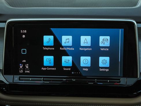 Certified 2024 Volkswagen Atlas Cross Sport SE AWD/4WD image 15