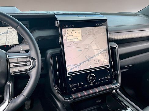 Used 2025 GMC Yukon XL AT4 w/ AT4 Premium Package image 6