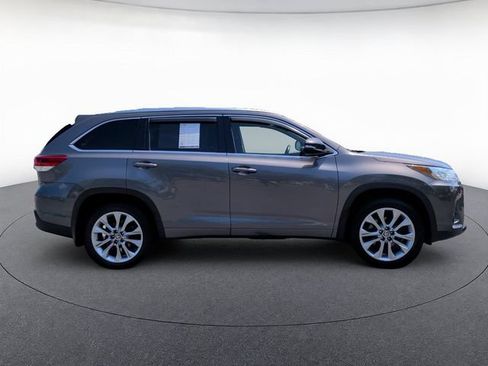 Used 2017 Toyota Highlander XLE AWD/4WD image 6