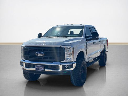 Used 2025 Ford F250 XL w/ XL Off-Road Package image 3