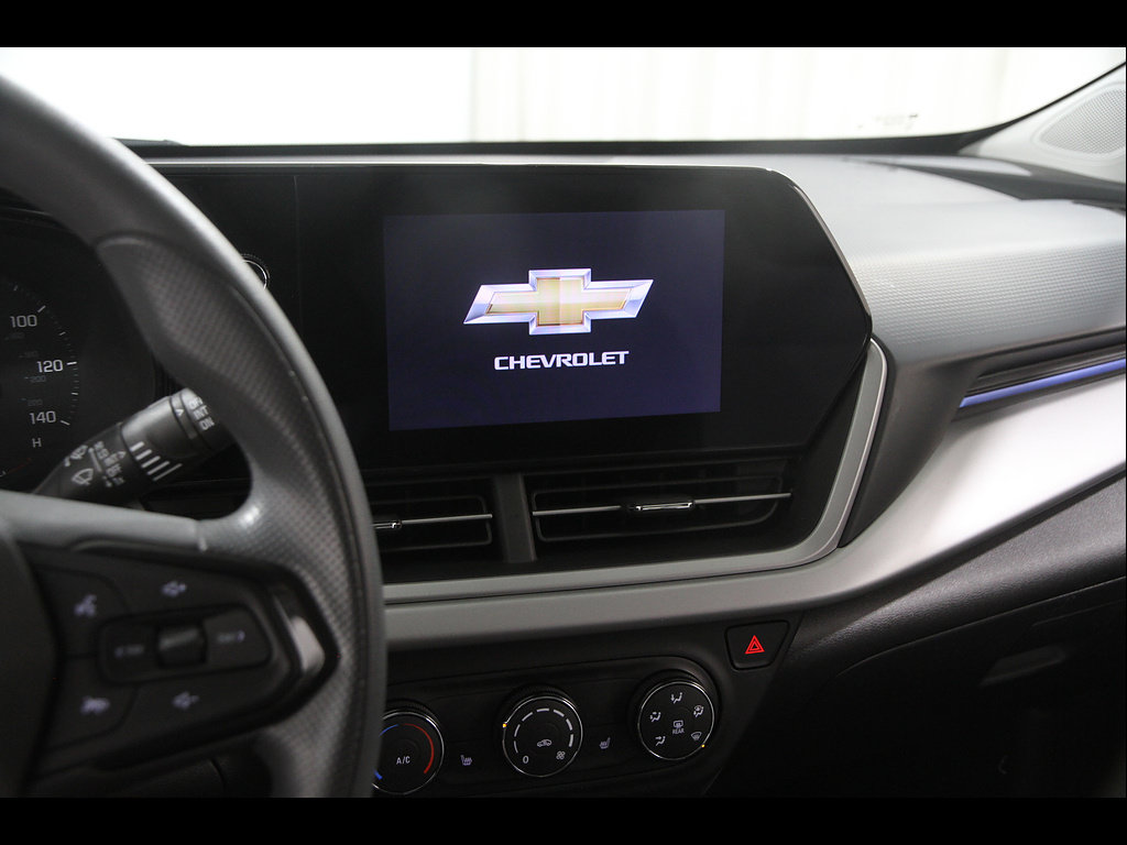 Used 2024 Chevrolet Trax LS w/ LS Convenience Package FWD image 9