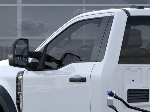 New 2025 Ford F550 image 51