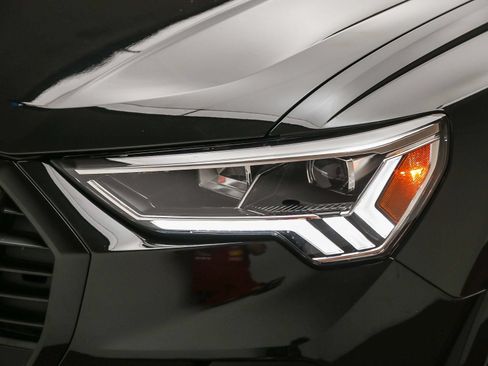 Certified 2025 Audi Q3 2.0T Premium Plus w/ Premium Plus Package AWD/4WD image 11