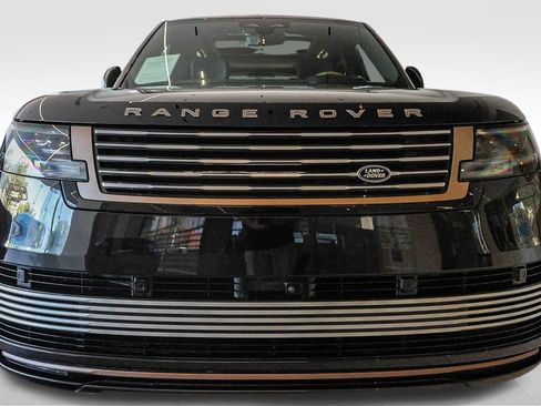 Used 2024 Land Rover Range Rover SV image 2
