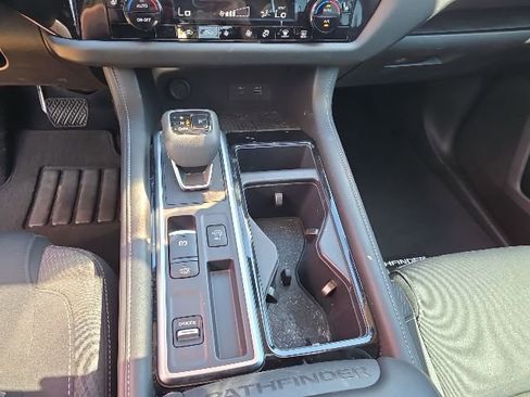 Used 2024 Nissan Pathfinder SV w/ SV Premium Package FWD image 19