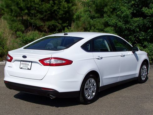 Used 2014 Ford Fusion S FWD image 4