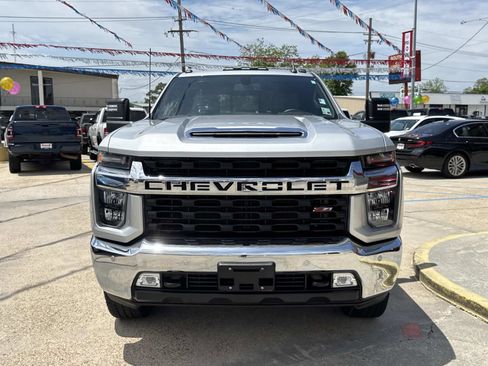 Used 2023 Chevrolet Silverado 2500 LT w/ Convenience Package AWD/4WD image 2