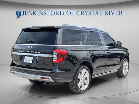 Used 2024 Ford Expedition Platinum AWD/4WD image 3