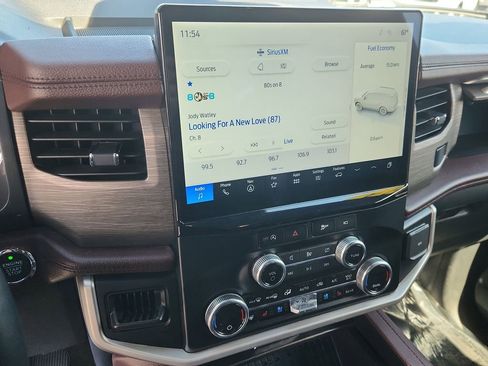Used 2024 Ford Expedition Limited AWD/4WD image 26