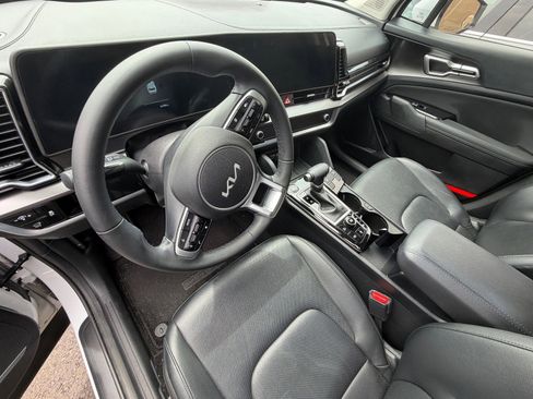 Certified 2025 Kia Sportage EX w/ Premium Package image 7