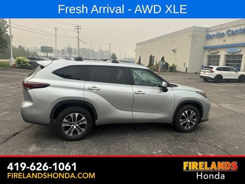 Used 2024 Toyota Highlander XLE AWD/4WD image 8