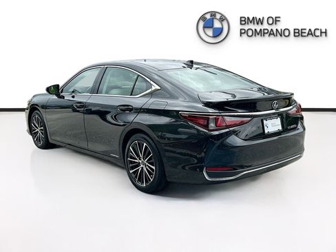 Used 2022 Lexus ES 300h w/ Premium Package FWD image 5