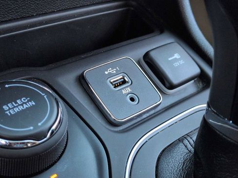 Used 2022 Jeep Cherokee Latitude Lux w/ Sun & Sound Group image 33