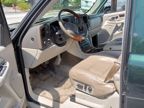 Used 2002 Cadillac Escalade AWD image 18