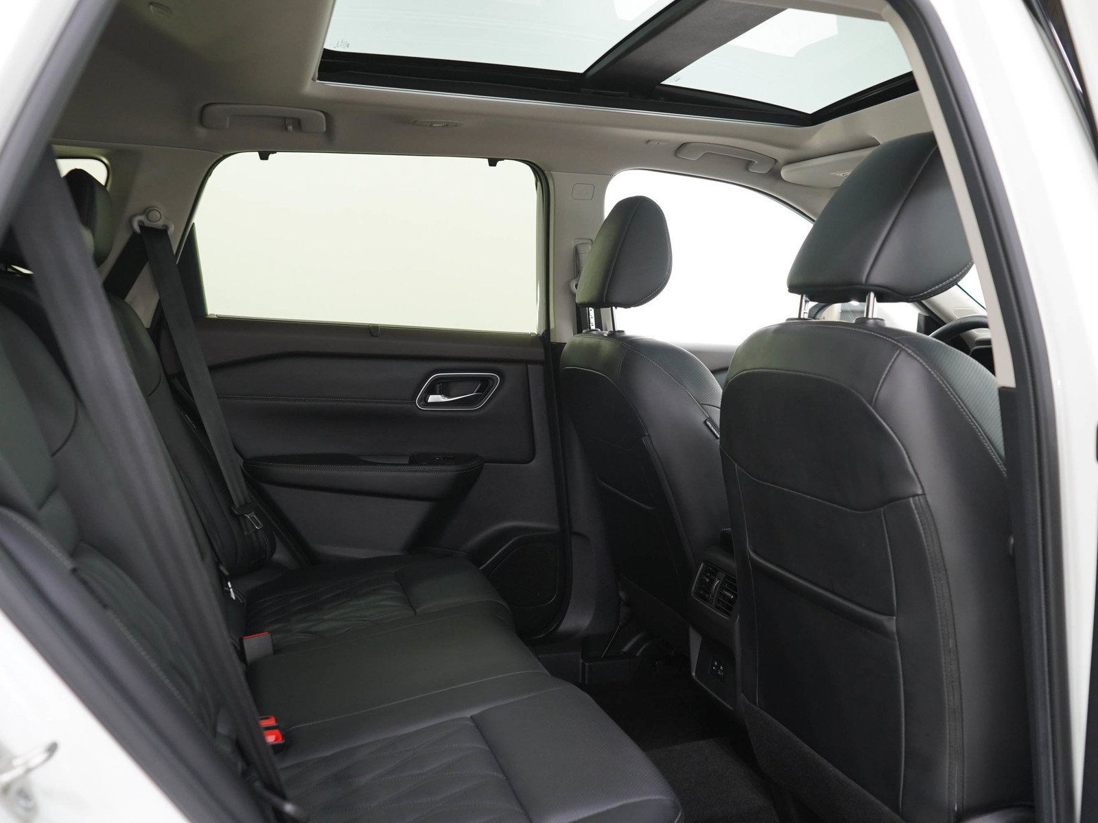Used 2023 Nissan Rogue Platinum AWD/4WD image 14