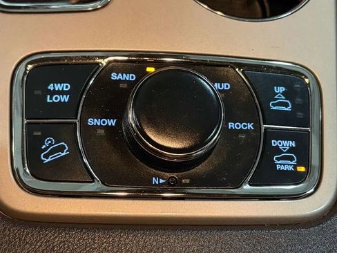 Used 2017 Jeep Grand Cherokee Summit w/ Platinum Series Group AWD/4WD image 36