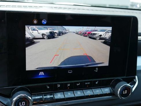 Used 2023 Chevrolet Colorado LT w/ LT Convenience Package III AWD/4WD image 3