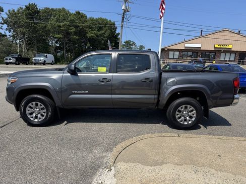 Used 2018 Toyota Tacoma SR5 AWD/4WD image 5